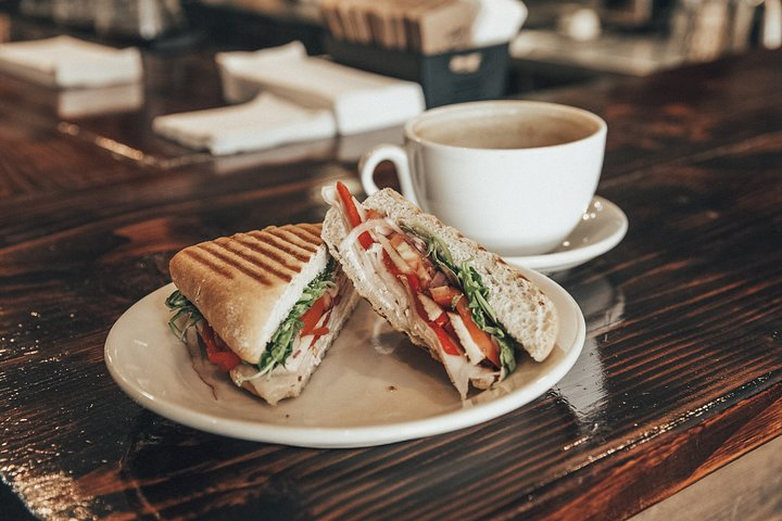 Pilsen Neighborhood Train & Walking Tour 